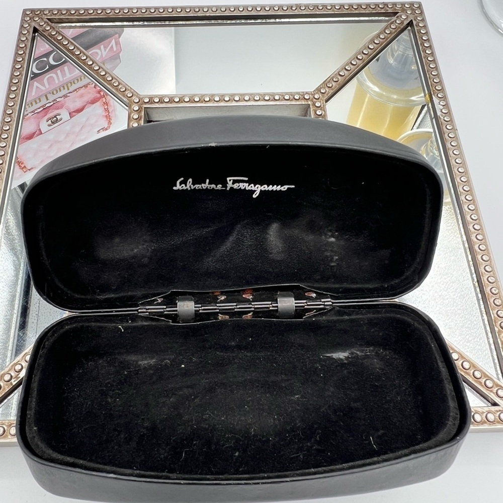Salvatore Ferragamo Sunglasses with COA - Picture 10 of 10